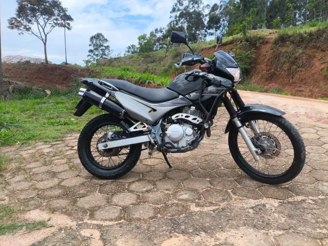 Vendo NX Falcon 400, ano 2008, com apenas 53.000 km.
