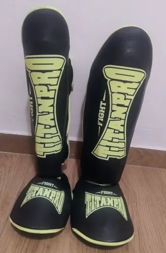Caneleira Muay Thai Titan Pro Fight - Tamanho M