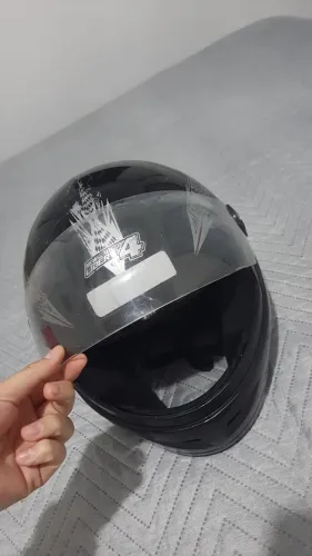 Capacete preto tamanho M