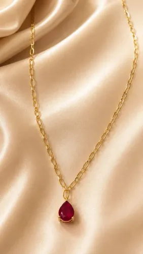 Gargantilha com Pingente de Pedra Vermelha banhada a ouro18k