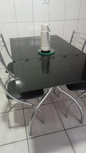 Vende-se mesa por apenas 200 reais