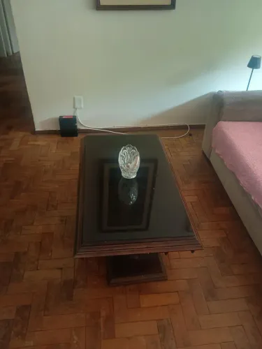 Mesinhas de Centro de Sala e Canto, antigas e de Madeiras.