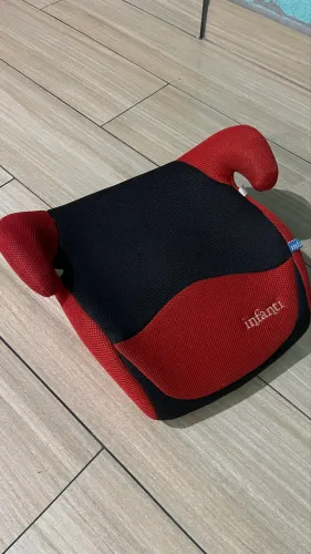 Assento Infantil para Carro - Vermelho e Preto