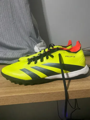 Chuteira adidas predator pouco usada original tamanho 40 valor negociável