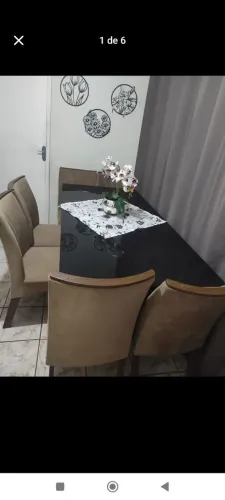 Mesa 6 lugares com tampo de vidro preto