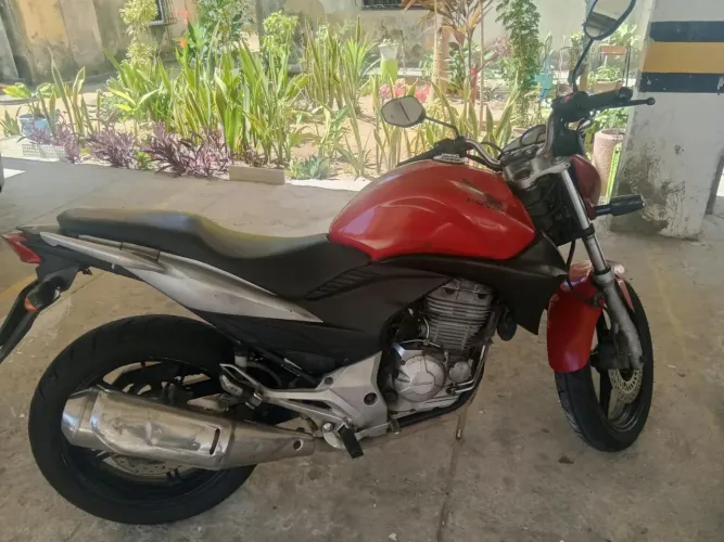 Vendo CB300 2011/2012 valor 8.500
