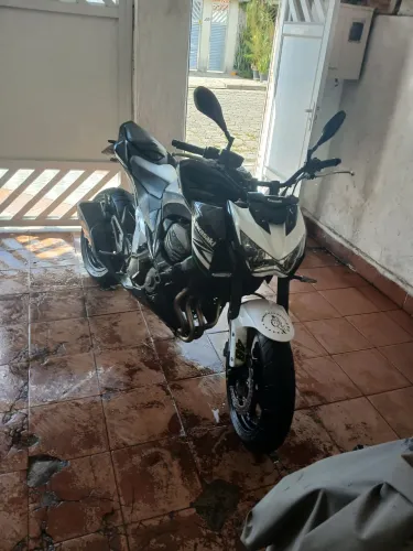 KAWASHAKI Z800 BRANCO ANO 2013