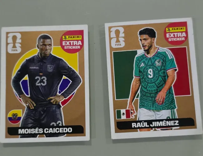 Figurinha Extra Sticker do Raul Jimenez e Moisés Caicedo as duas da classificação Bronze