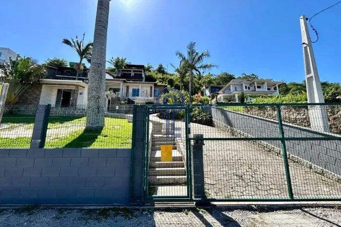 Casa com 3 dormitórios no Morro das Pedras