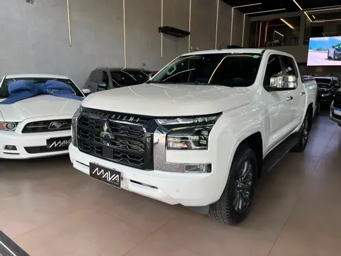 Mitsubishi TRITON HPE-S 2.4 CD 4X4 TB Diesel Aut. 2026