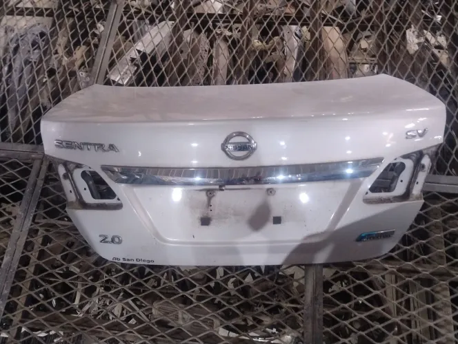 tampa de mala do Sentra 2013 a 2016