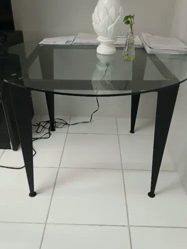 MESA COM TAMPA DE VIDRO