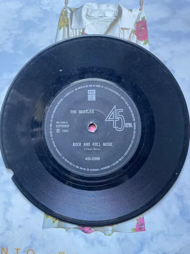 Lp compacto The Beatles com detalhe 