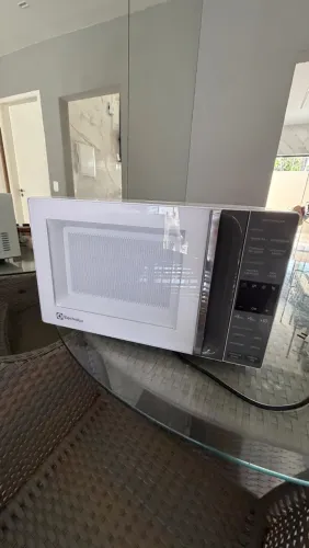 Microondas usado poucas vezes