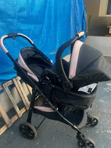 Carrinho de bebê + bebê conforto