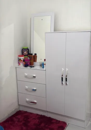 Cômoda/ guarda roupa