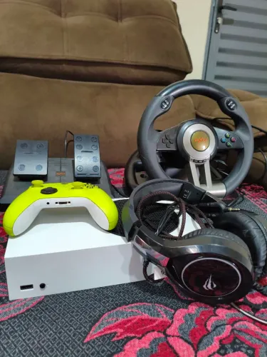 Kit gamer XBOX SERIES S + VOLANTES E PEDAIS