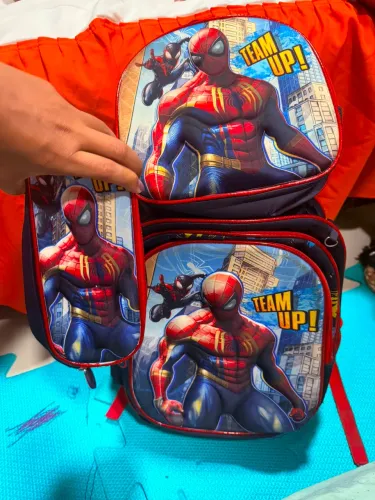 Vendo kit de mochila e acessórios do Homem Aranha