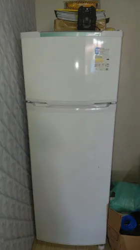Vendo essa geladeira consul duplex seminova, quero vendê-la pois tenho outra
