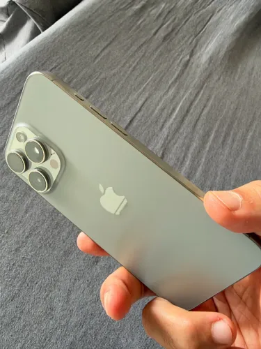 iPhone 15 Pro Max (estado de novo)