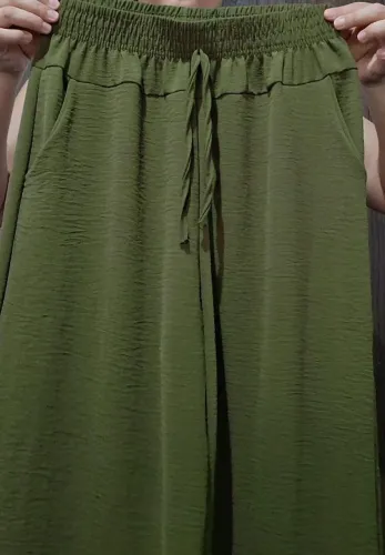 Vende-se vestido canelado e 4 calça Pantalona