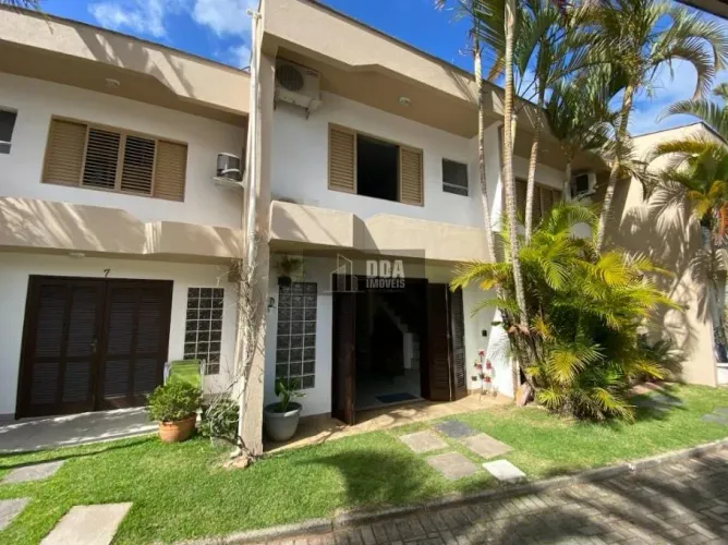 Casa com 02 quartos, 73 m², a 400 metros da Praia de Jurerê