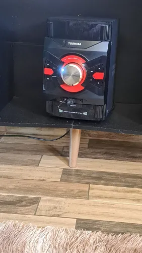 Vendo som Toshiba semi-novo