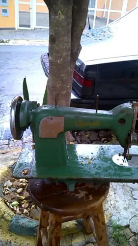 Máquina de Costura Muito Antiga da Vigoreli Decoração Colecionador Etc.