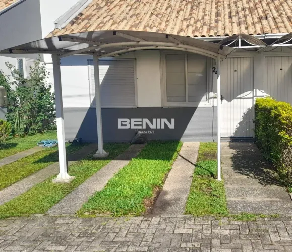Casa em condomínio 3 dormitórios, sala, cozinha, banheiro social, pátio com churrasqueira
