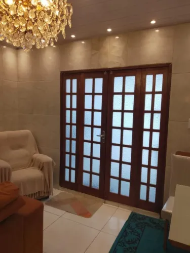 Casa com 3 Quarto(s) e 1 banheiro(s) para Alugar, 90 m² por R$ 1790 / Mês