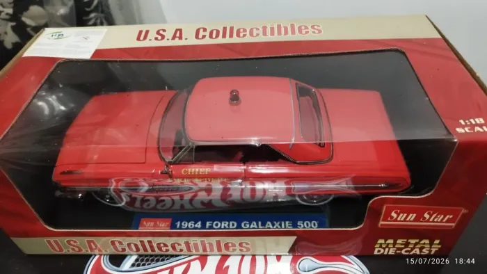 Miniatura Ford Galaxie 500 1964, escala 1.18 Marca: Sun star