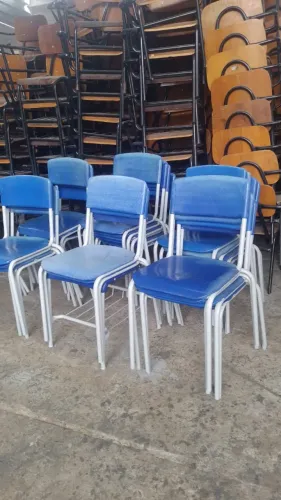 Cadeira Escolar Juvenil de Plástico