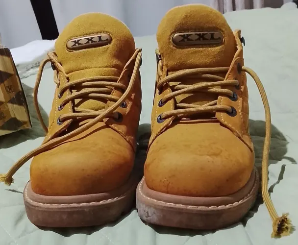 Bota semi novo