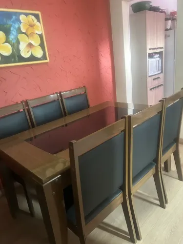 Vende se mesa de jantar com 6 cadeiras