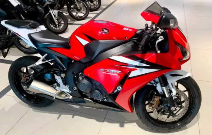 CBR FIRE BLADE 2012 EDÇÃO ESPECIAL com apenas 13.900 Kms