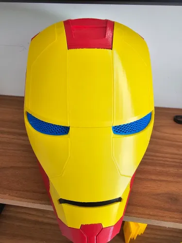 Capacete tipo homem de ferro funcional