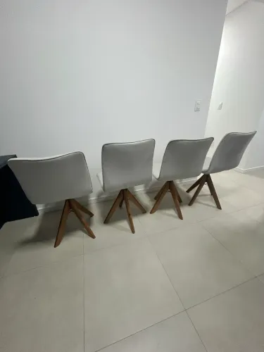Vendo 4 cadeiras de jantar giratórias