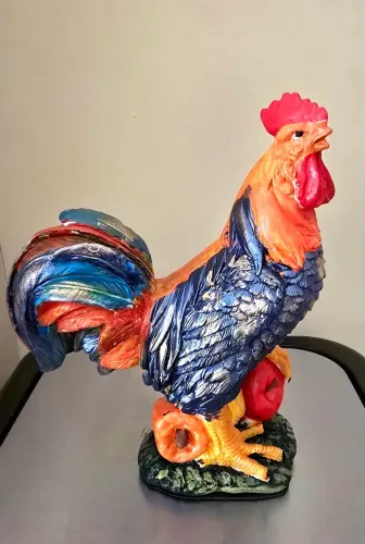 Galo Decorativo em gesso com cores metálicas