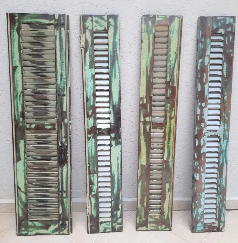 Folhas de venezianas em patna, decorativas.