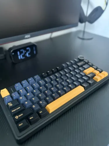 Teclado Mecânico AULA F75 Tri-Mode - R$ 300