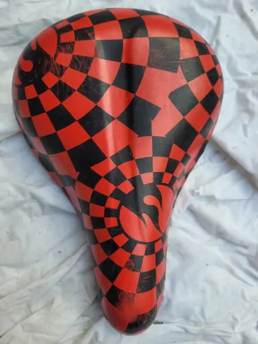 Selim Banco De Bicicleta Bmx Xadrez Vermelho E Preto