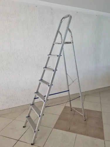 Escada alumínio 7 degraus
