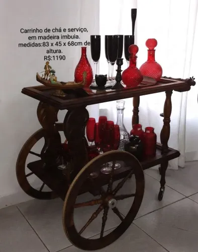 Móveis antigos de madeira maciça