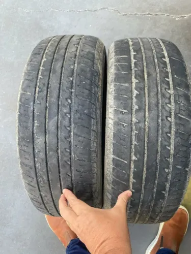 2 pneus 185/60 r15 semi-novos. Sem defeitos