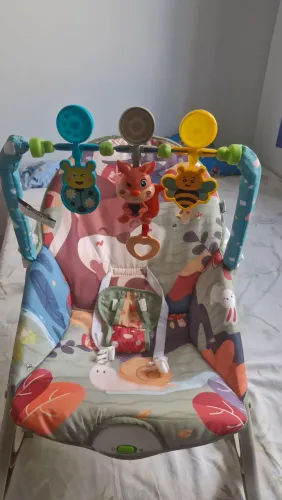 Cadeirinha de bebê gangorra com musica