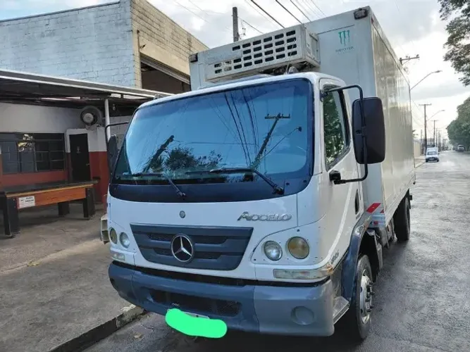 Mercedes-Benz Accelo 815 Baú Refrigerado 2012