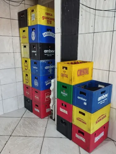 Engradados com cascos total de 26 unidades