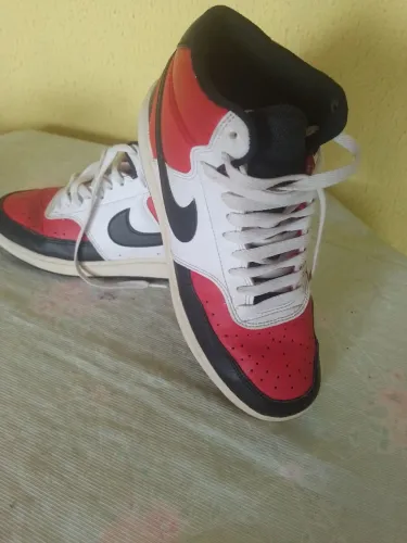 Vendo dois tênis em excelente estado
