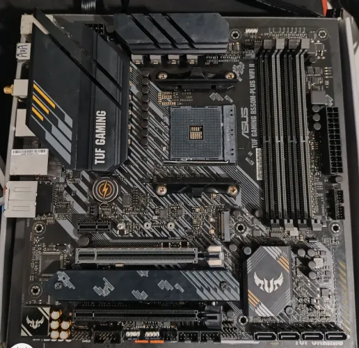 Placa mãe Asus Tuf gaming b550m Wi-Fi 2( usada)