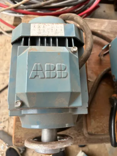 Motor Elétrico ABB 3/4 CV Trifásico Baixa Rotação 6 Polos IP65